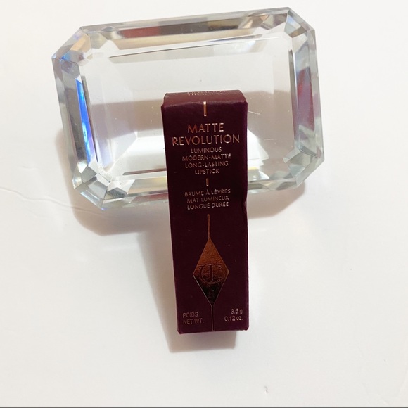 Charlotte Tilbury Matt Revolution Bond Girl Lips - Picture 3 of 6